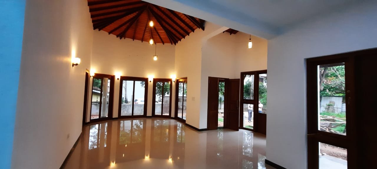 TWO STORY LUXURY HOUSE FOR SALE KURUNEGALA TOWN 