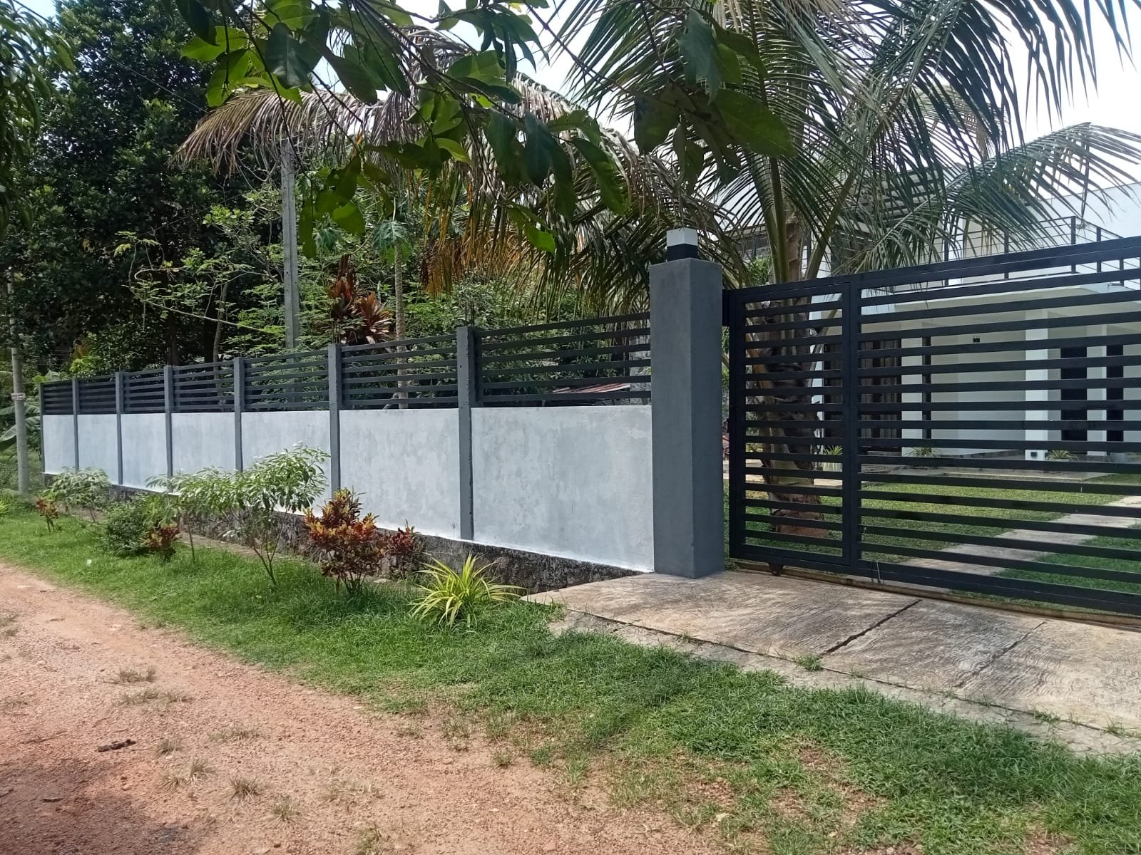 කුරුණෑගල පැල්ලන්දෙනිය පර් 30ක් සමඟ දෙමහල් නිවස විකිණීමට 